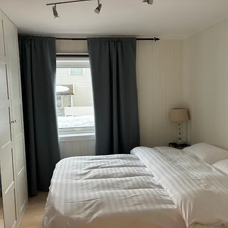 Sentral 4-roms I Trollbakken Apartamento *