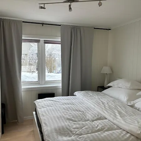 Apartment Sentral 4-roms I Trollbakken Tromsø