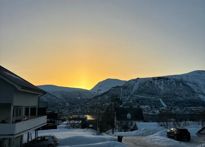 Sentral 4-roms I Trollbakken Apartamento Tromsø